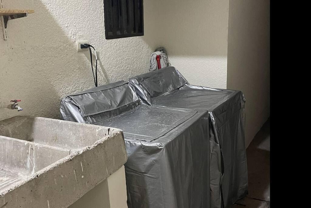 诺加利斯Casa Eliseos, A 5 Minutos De La Linea Fronteriza别墅 外观 照片