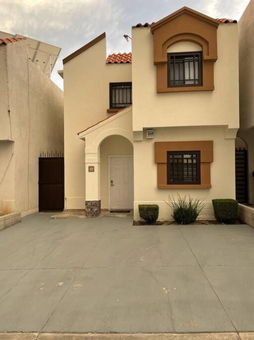 诺加利斯Casa Eliseos, A 5 Minutos De La Linea Fronteriza别墅 外观 照片